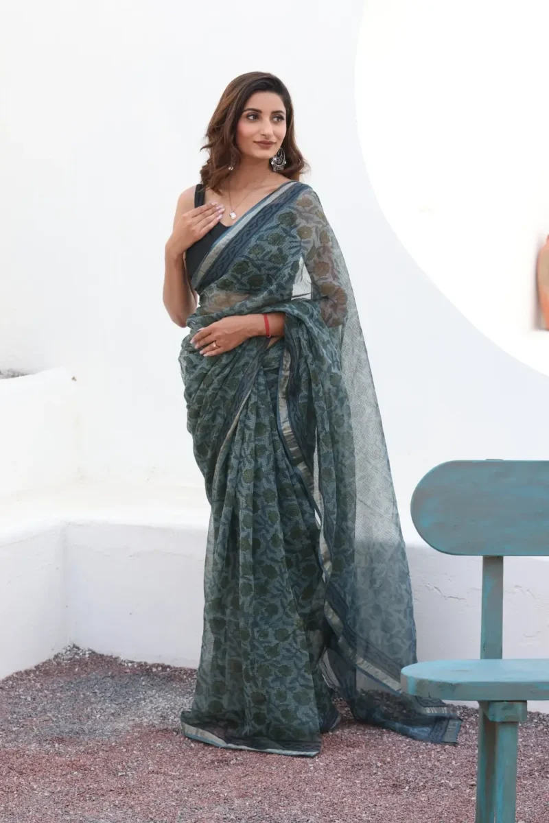 Vibrant Emerald Green Kota Doria Saree – Light, Airy & Effortlessly Elegant - Image 6