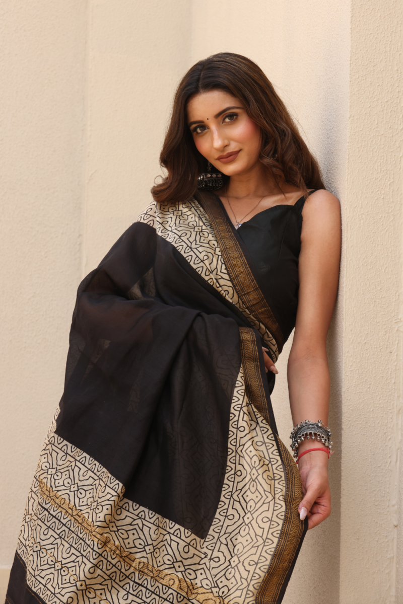 Elegant Black Maheshwari Silk Saree – Luxurious Weave with a Regal Touch - Image 3
