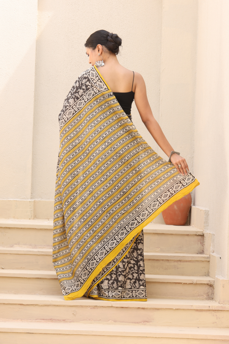 Timeless Black Bagru Print Linen Saree – Handcrafted Elegance & Comfort - Image 4