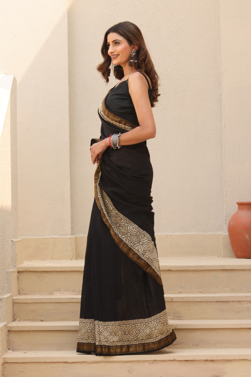 Elegant Black Maheshwari Silk Saree – Luxurious Weave with a Regal Touch - Image 5