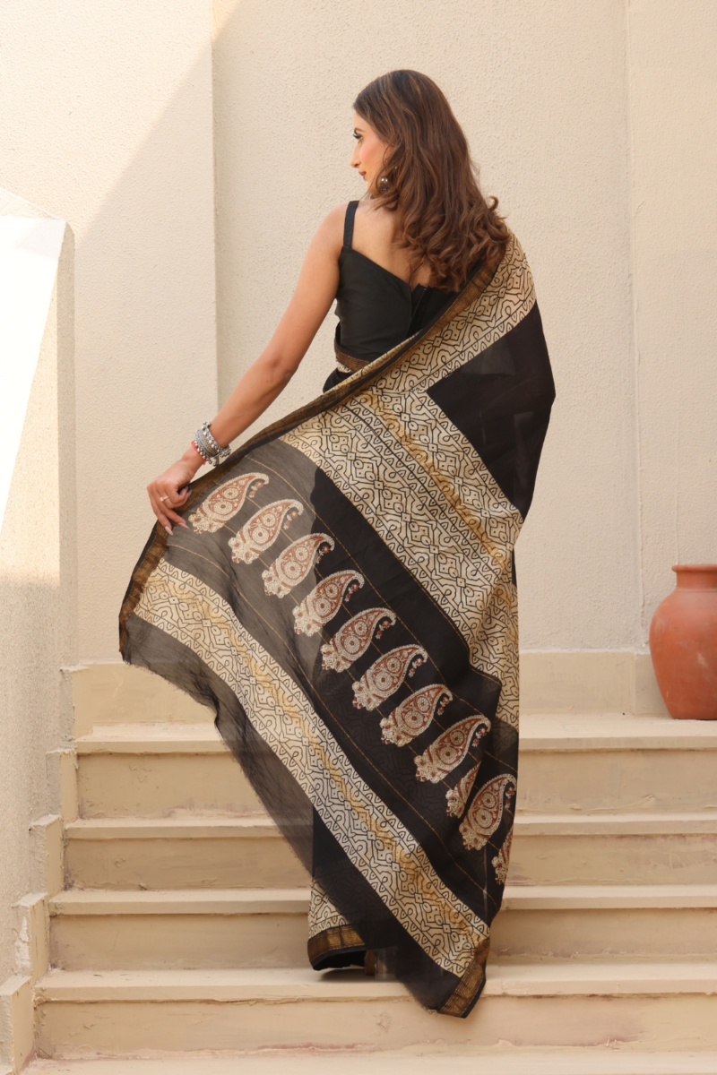 Elegant Black Maheshwari Silk Saree – Luxurious Weave with a Regal Touch - Image 6