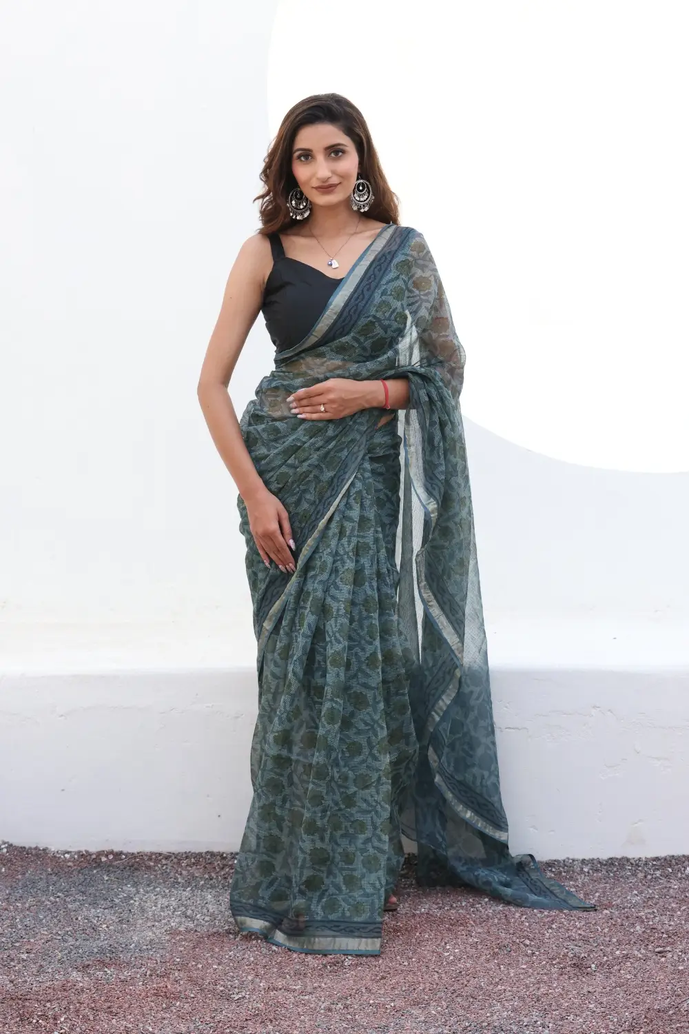 Vibrant Emerald Green Kota Doria Saree – Light, Airy & Effortlessly Elegant