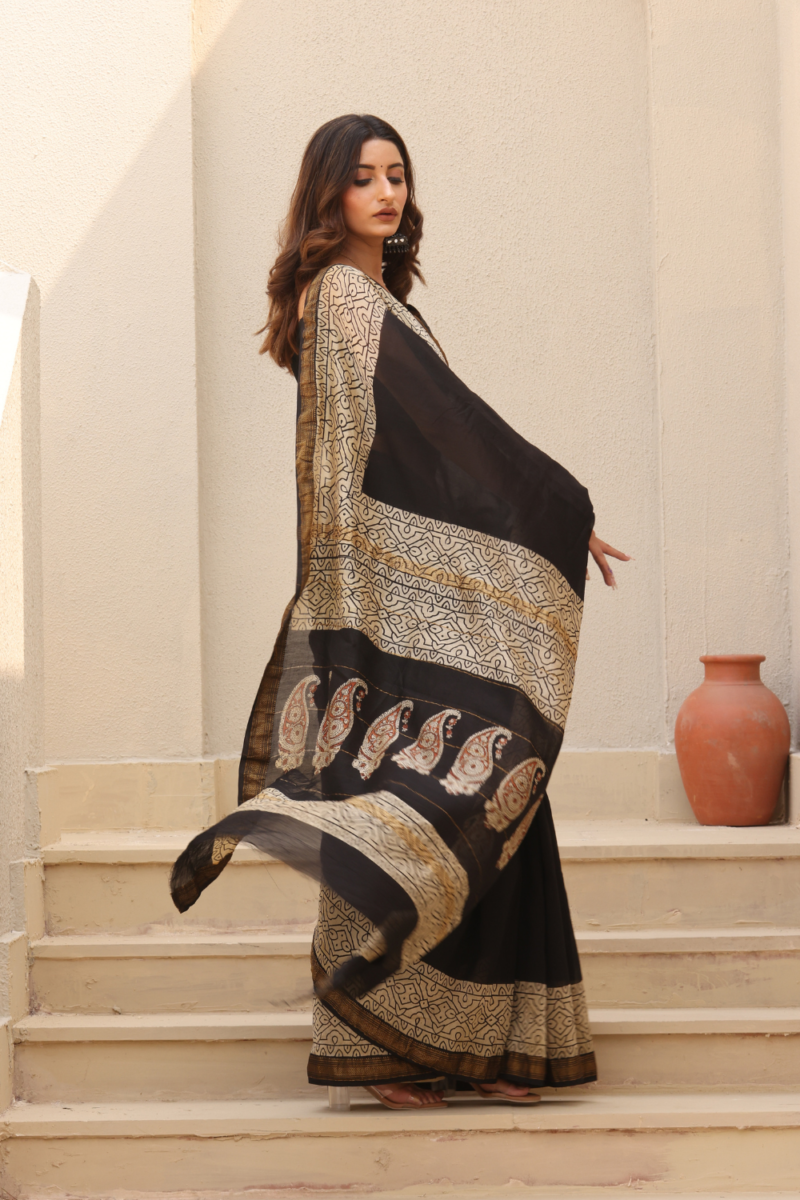Elegant Black Maheshwari Silk Saree – Luxurious Weave with a Regal Touch - Image 7
