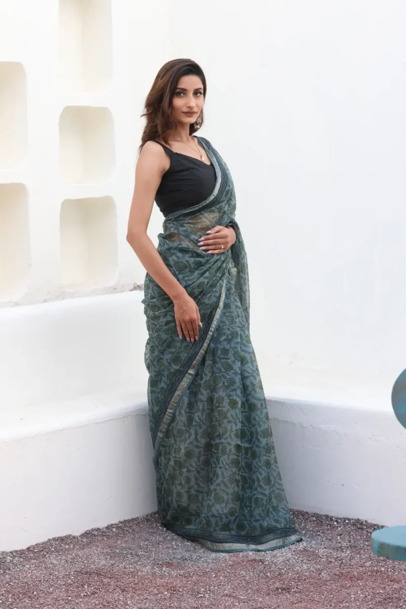 Vibrant Emerald Green Kota Doria Saree – Light, Airy & Effortlessly Elegant - Image 8