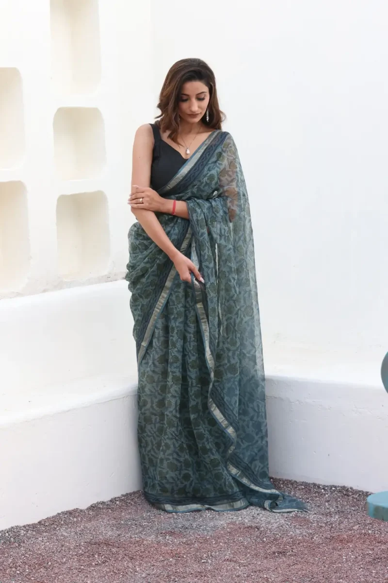 Vibrant Emerald Green Kota Doria Saree – Light, Airy & Effortlessly Elegant - Image 7