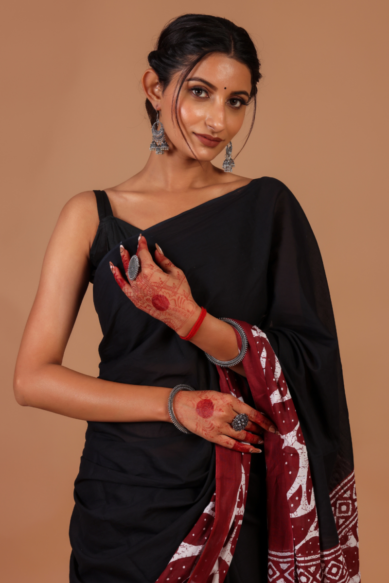 Elegant Black Saree with Maroon Border – Timeless Contrast & Classic Appeal - Image 2