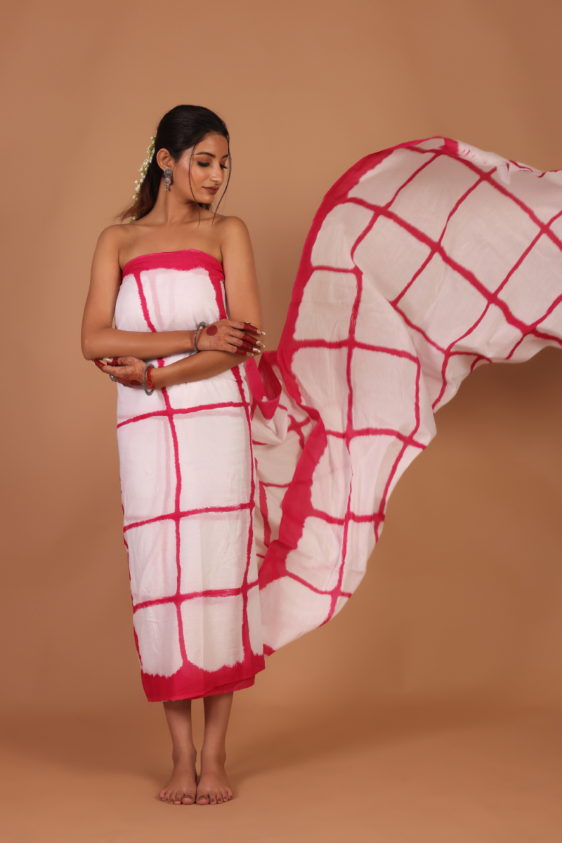 Elegant White Base Saree with Magenta Square Pattern – A Touch of Tradition
