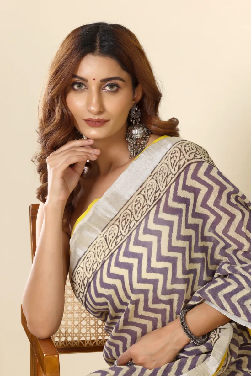 Zigzag Print Cotton Saree with Yellow Border - Image 4